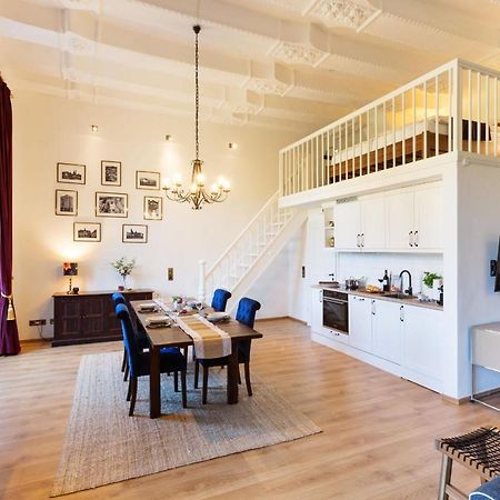 קירכהונדם Ferienwohnung Saalstube - Schloss Adolphsburg מראה חיצוני תמונה